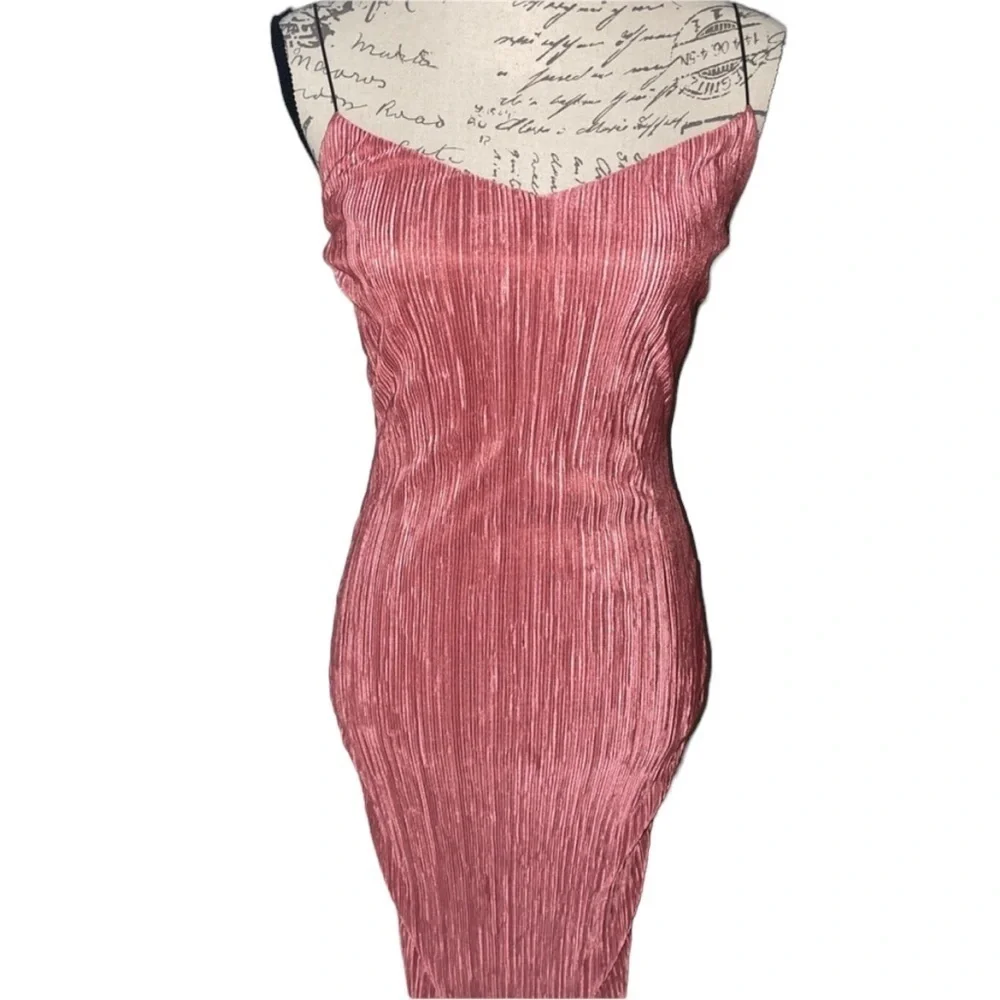 NEW Metallic Plisse Pink Color Cocktail Dress - Picture 2 of 7